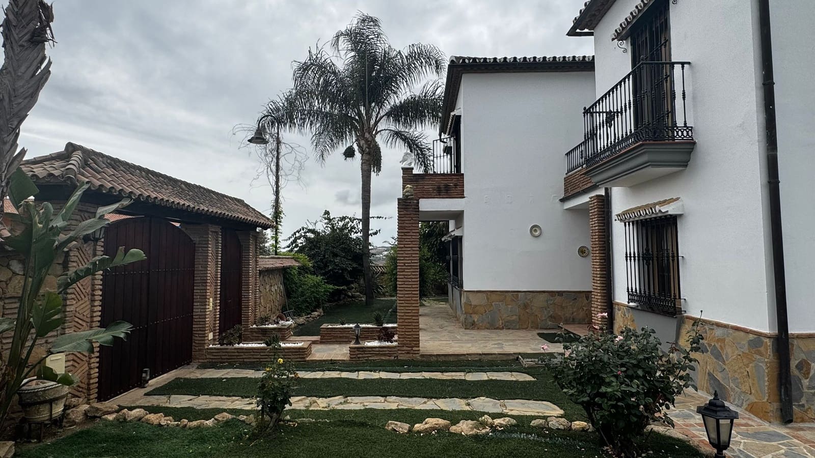 5 bedroom Villa for sale in Mijas Costa with pool - € 1,200,000 (Ref: 9624056)