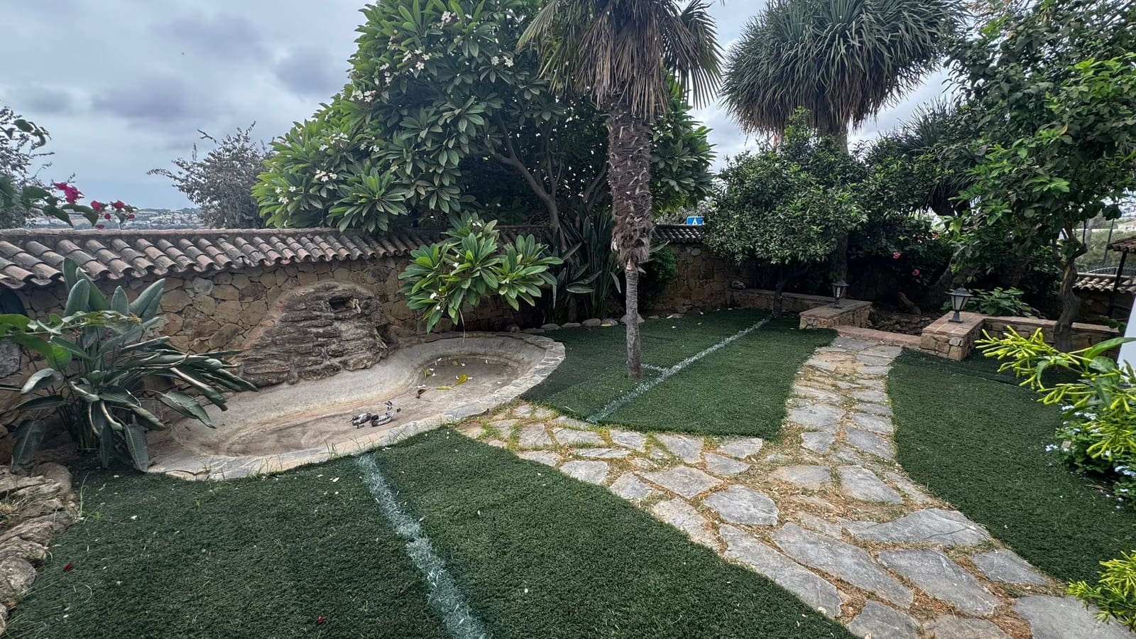 5 bedroom Villa for sale in Mijas Costa with pool - € 1,200,000 (Ref: 9624056)