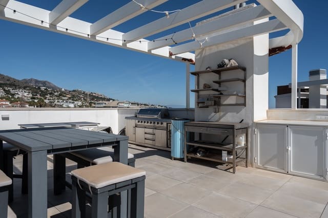 3 chambre Appartement à vendre à Las Gaviotas  - Carvajal, Fuengirola avec piscine - 945 000 € (Ref: 9631436)