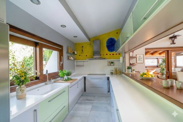 Chalet de 7 habitaciones en Marbella en venta con piscina - 2.650.000 € (Ref: 9636210)