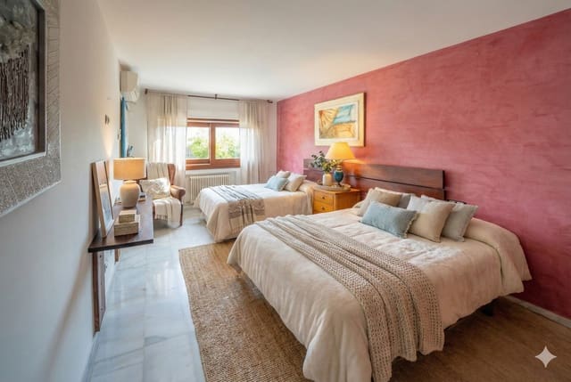 Chalet de 7 habitaciones en Marbella en venta con piscina - 2.650.000 € (Ref: 9636210)