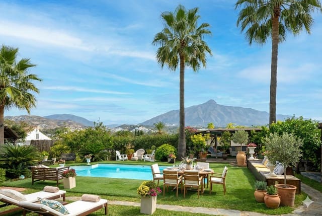 Chalet de 7 habitaciones en Marbella en venta con piscina - 2.650.000 € (Ref: 9636210)