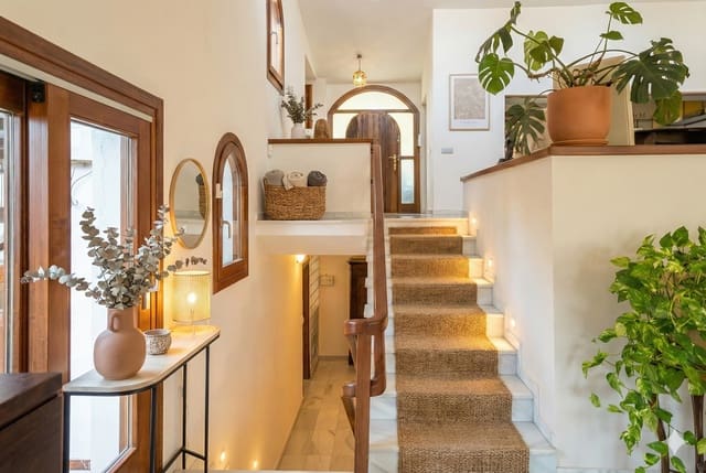 Chalet de 7 habitaciones en Marbella en venta con piscina - 2.650.000 € (Ref: 9636210)