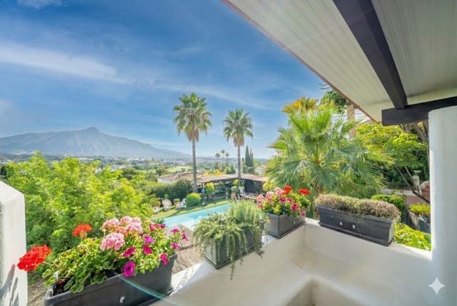 Chalet de 7 habitaciones en Marbella en venta con piscina - 2.650.000 € (Ref: 9636210)