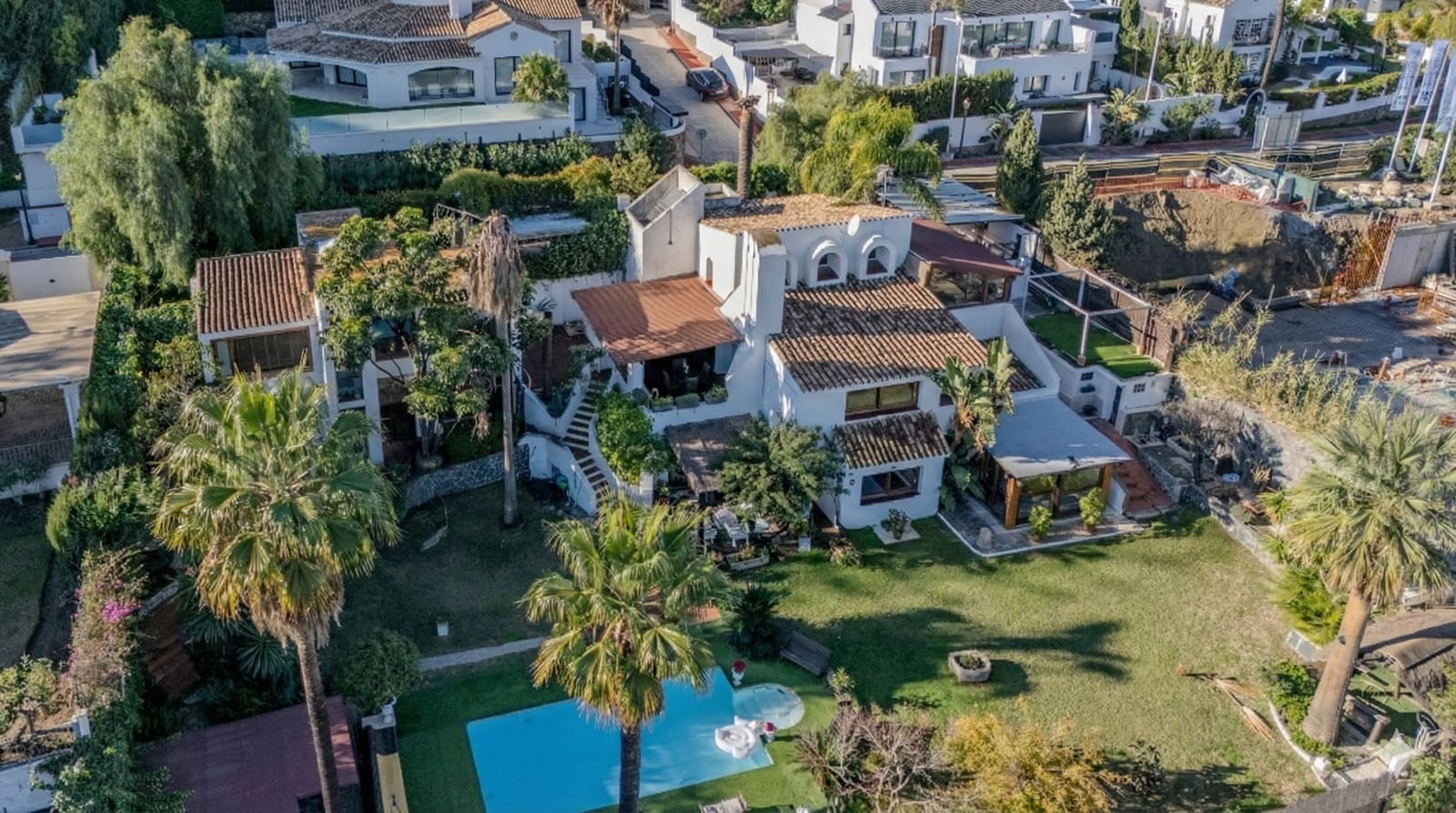 Chalet de 7 habitaciones en Marbella en venta con piscina - 2.650.000 € (Ref: 9636210)