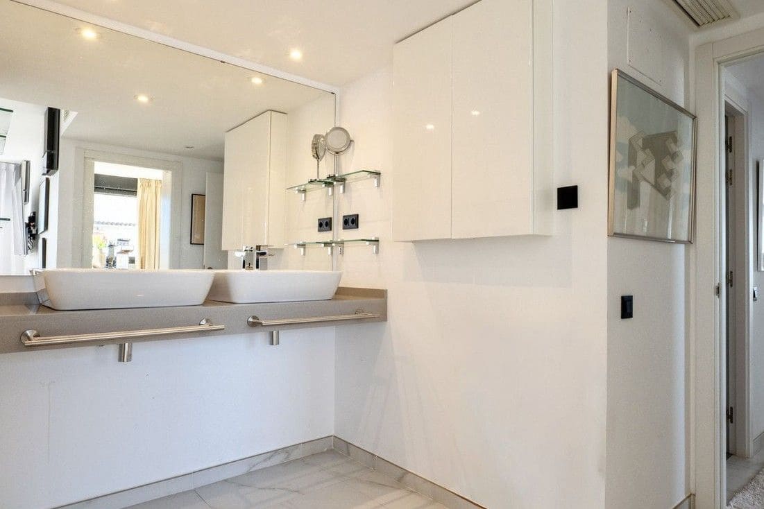 3 slaapkamer Penthouse te koop in Estepona - € 1.770.000 (Ref: 9646187)