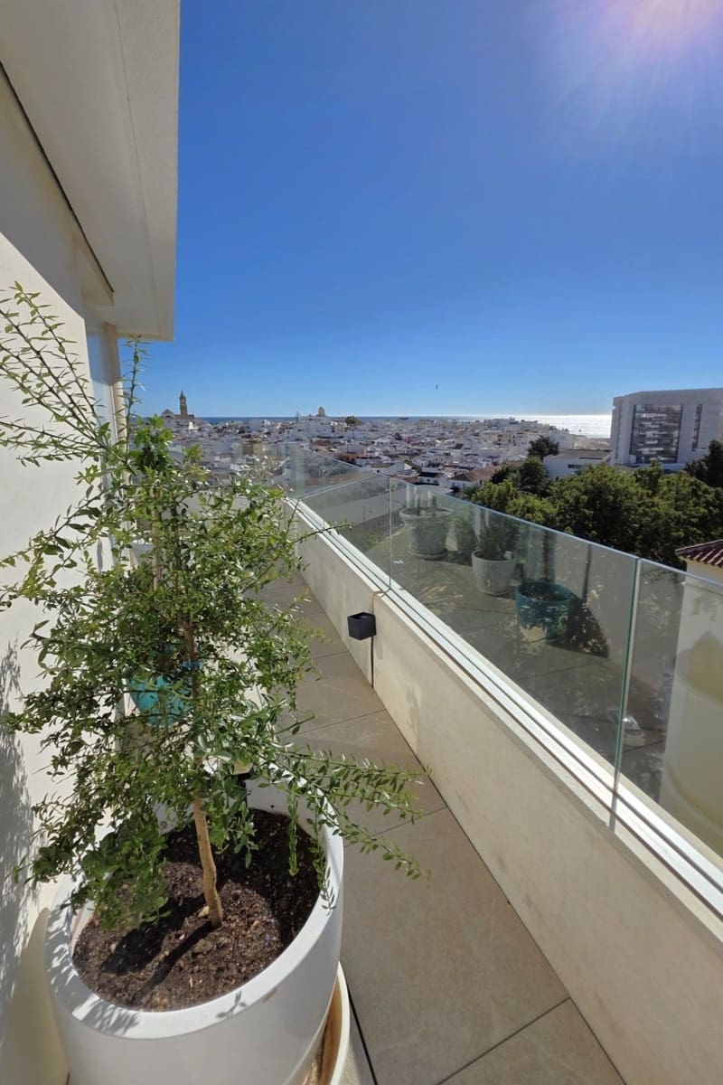 3 slaapkamer Penthouse te koop in Estepona - € 1.770.000 (Ref: 9646187)