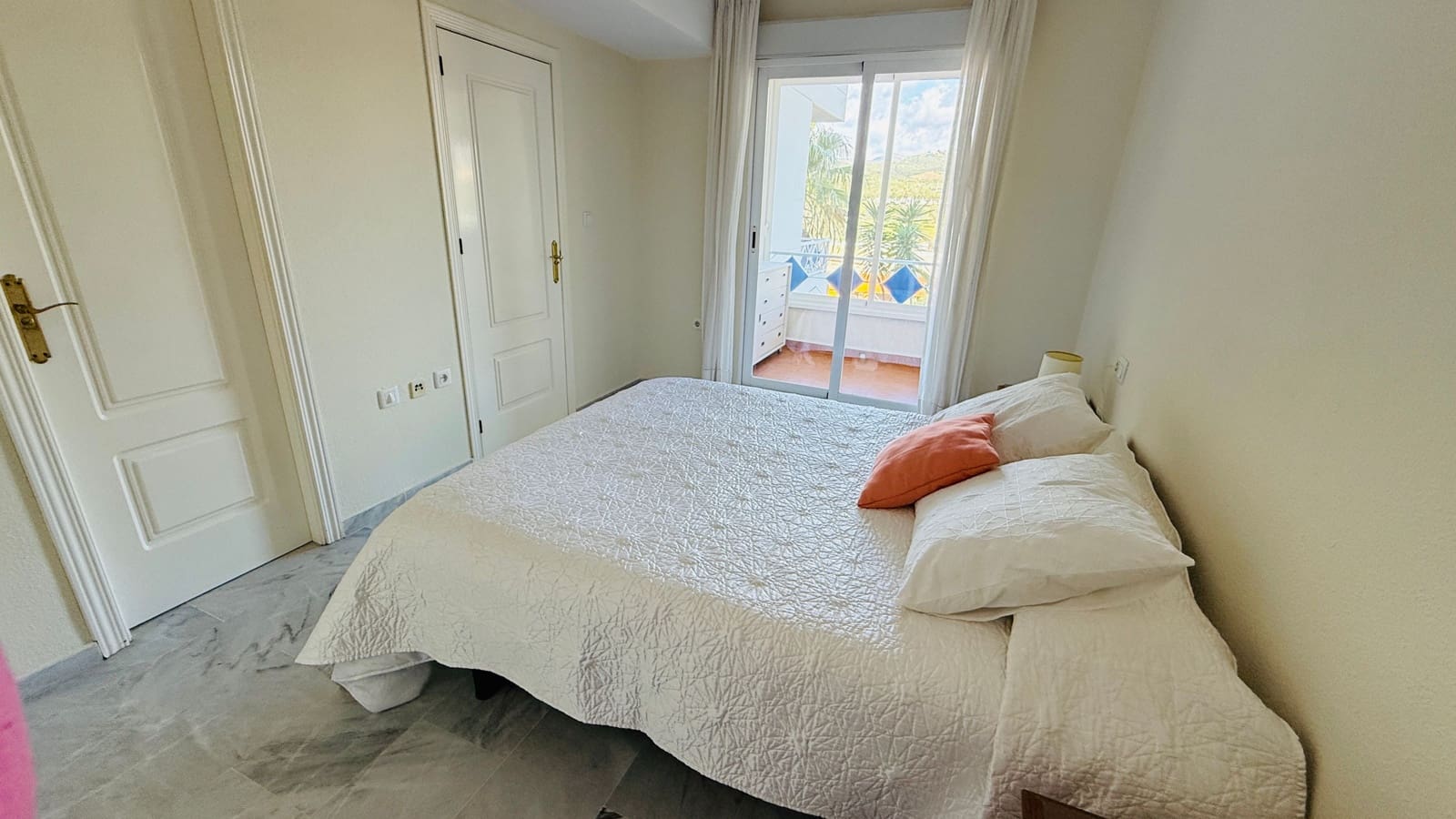 1 slaapkamer Appartement te koop in Marbella met zwembad - € 310.000 (Ref: 9656965)