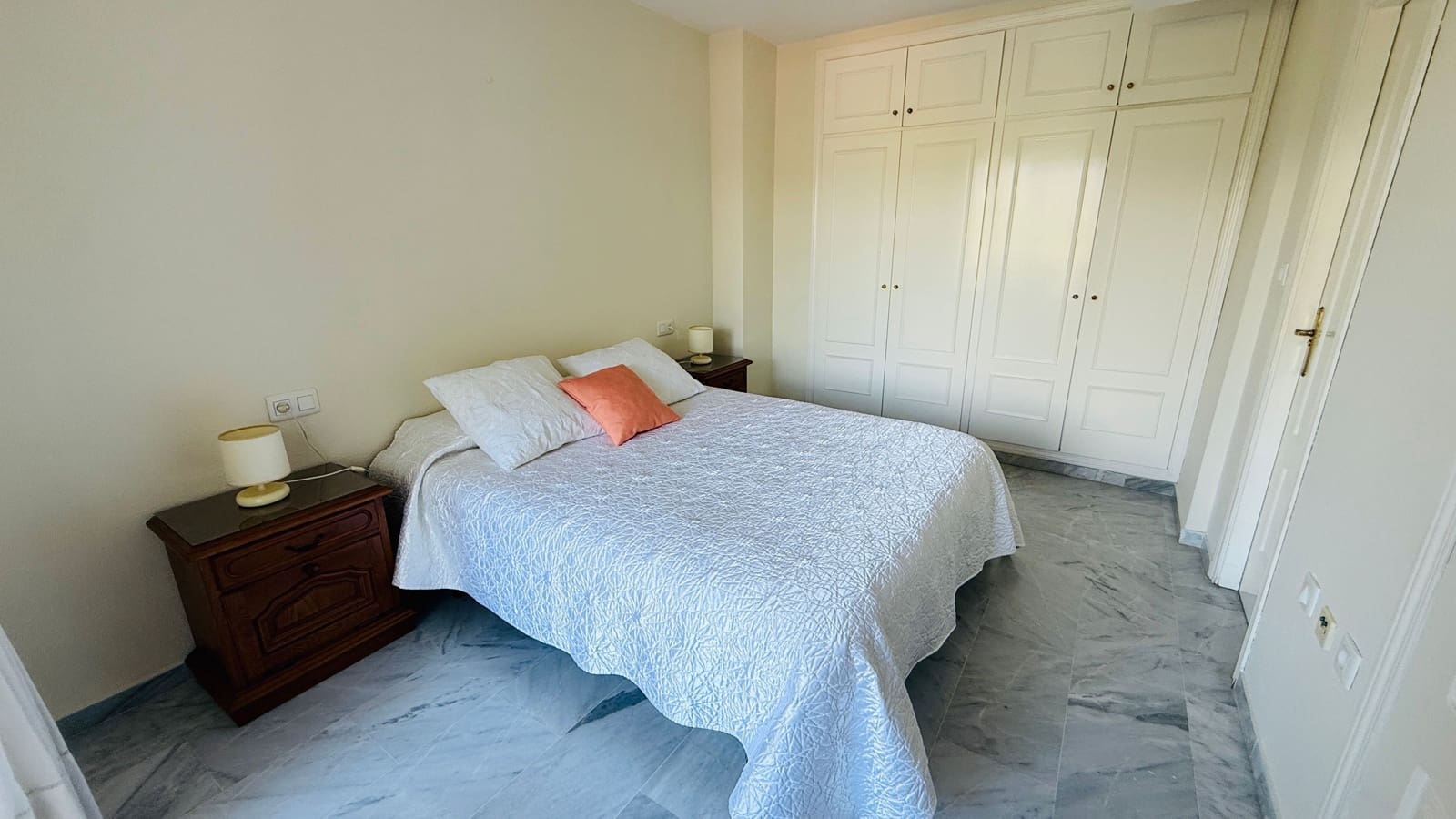 1 slaapkamer Appartement te koop in Marbella met zwembad - € 310.000 (Ref: 9656965)