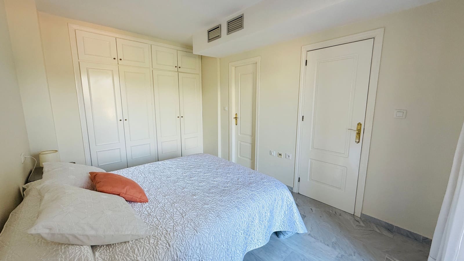 1 slaapkamer Appartement te koop in Marbella met zwembad - € 310.000 (Ref: 9656965)