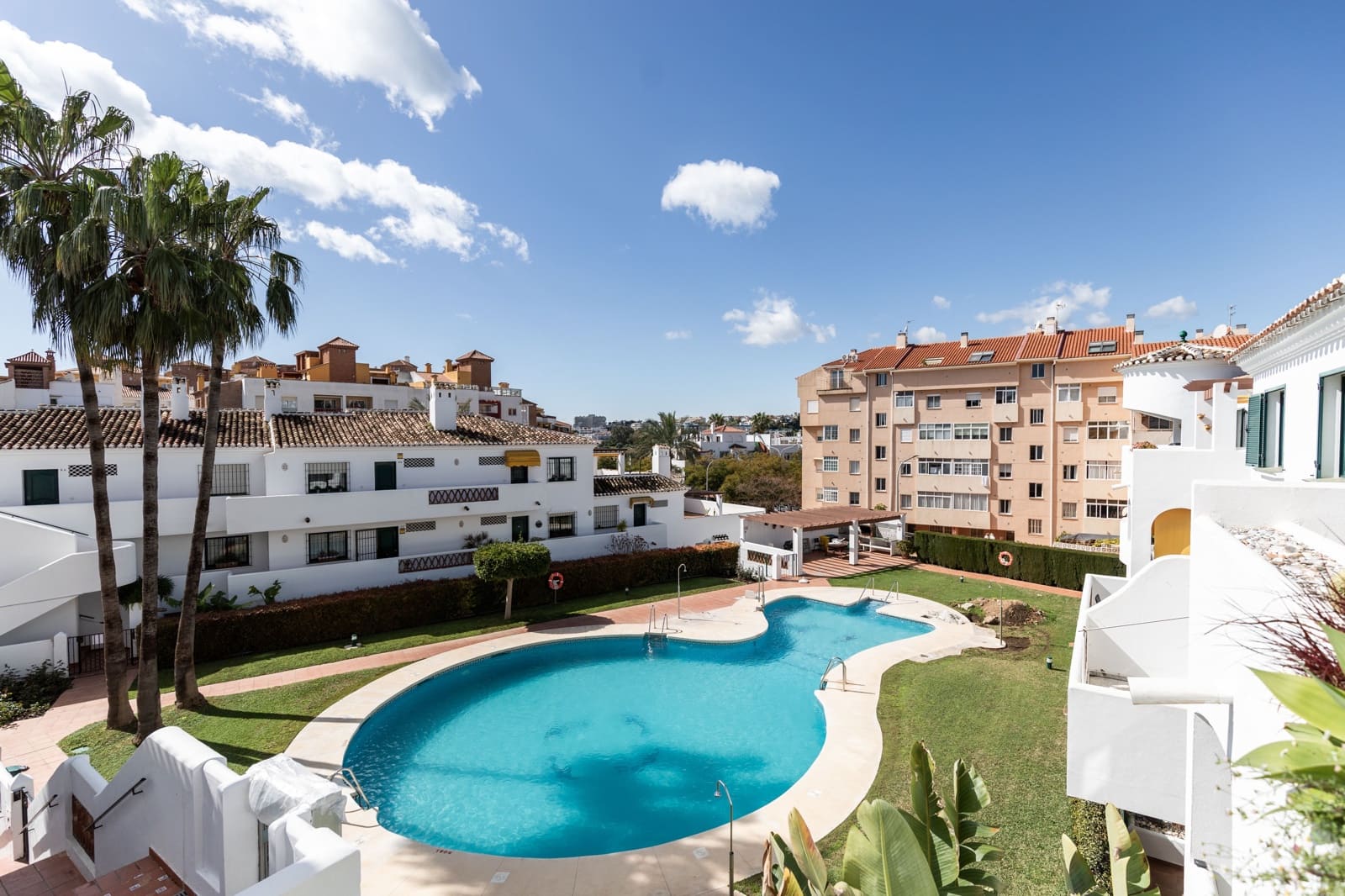 Apartamento de 2 habitaciones en Benalmádena en venta con piscina - 350.000 € (Ref: 9665154)