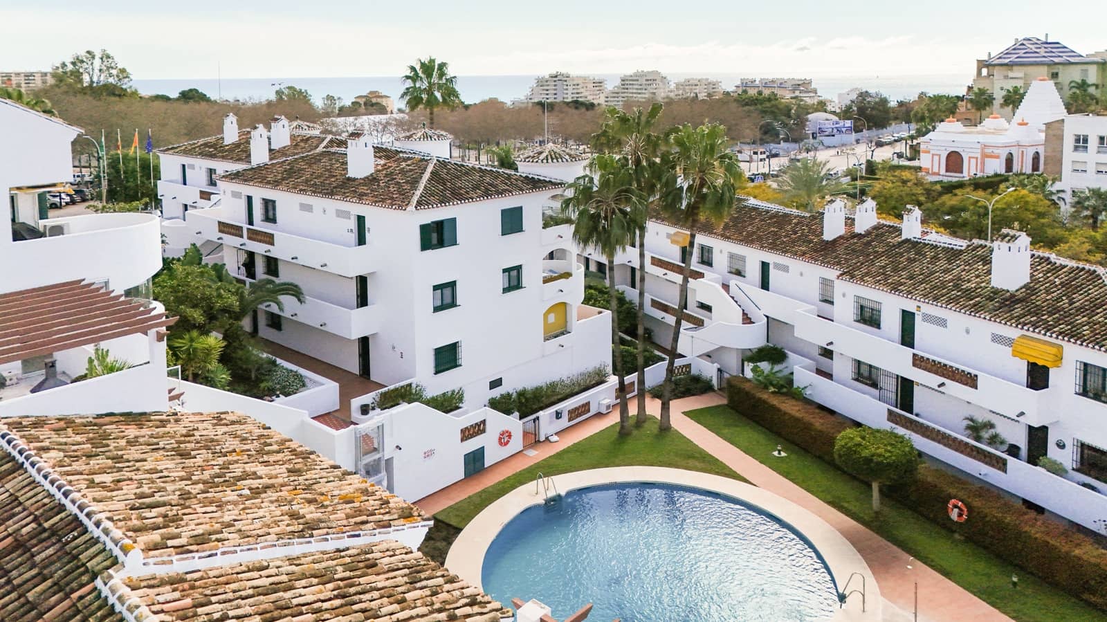 2 bedroom Apartment for sale in Benalmadena with pool - € 330,000 (Ref: 9665154)