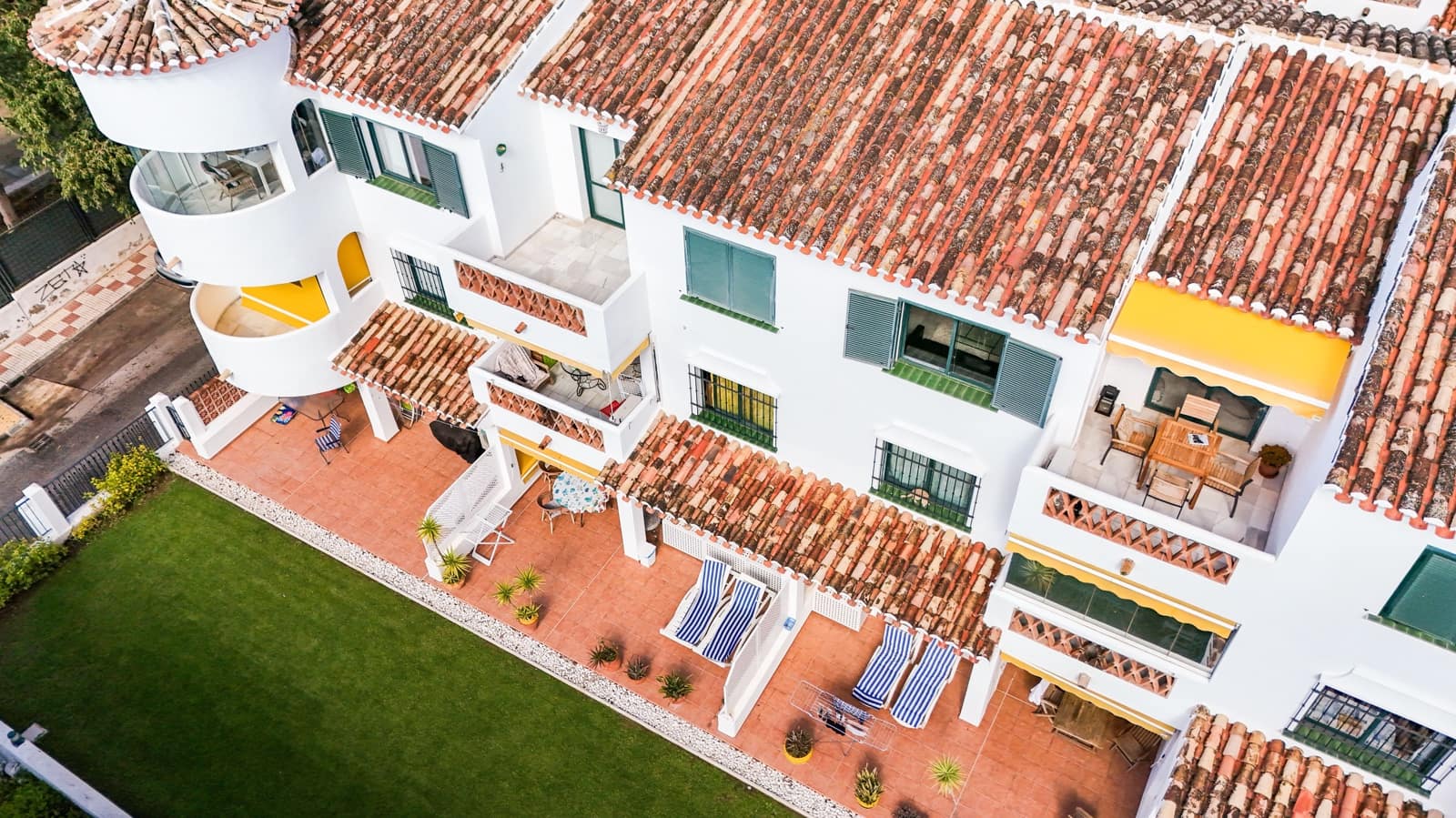 2 bedroom Apartment for sale in Benalmadena with pool - € 330,000 (Ref: 9665154)