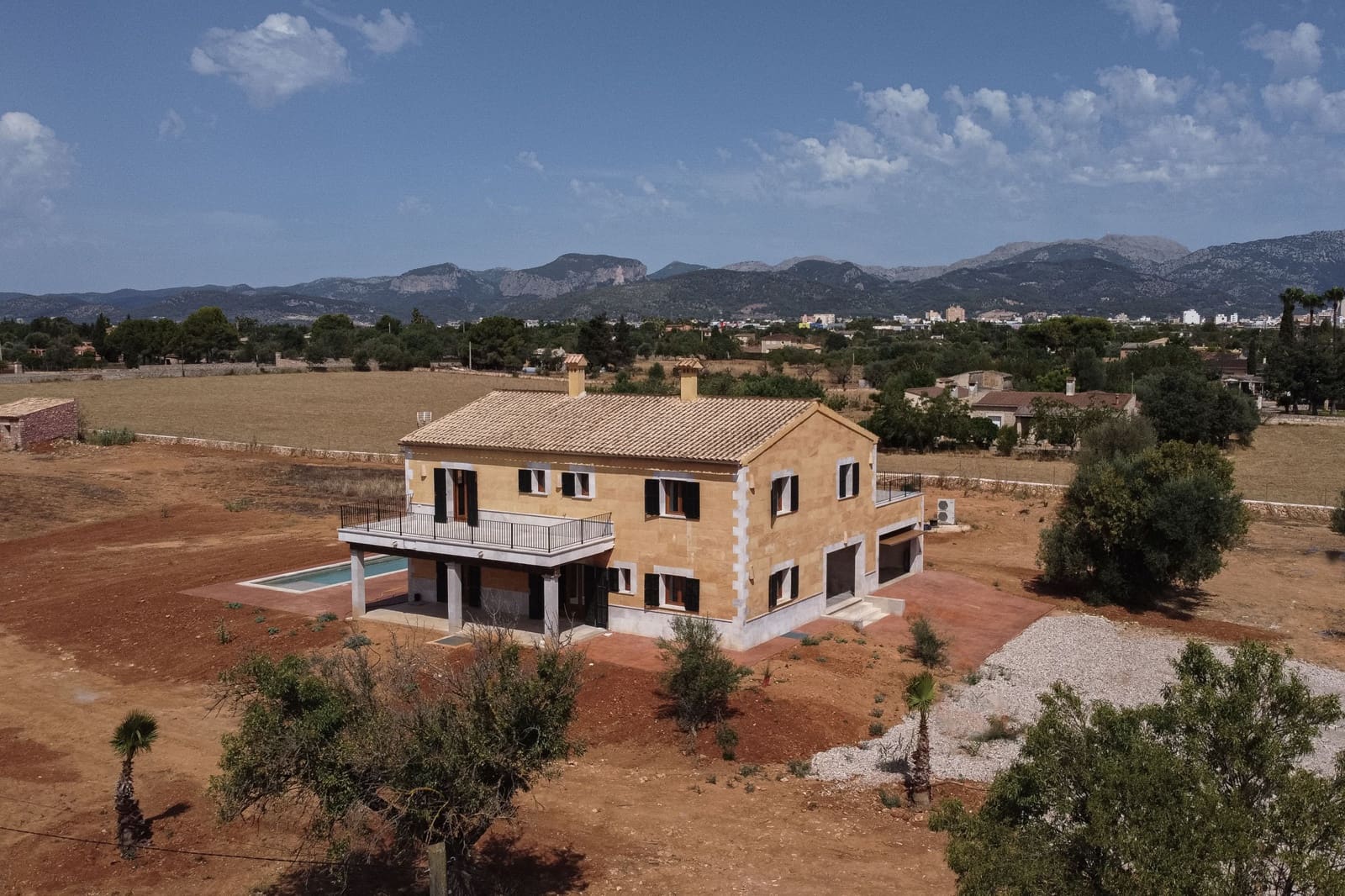 5 bedroom Townhouse for rent in Inca with pool - € 4,500 (Ref: 9665523)