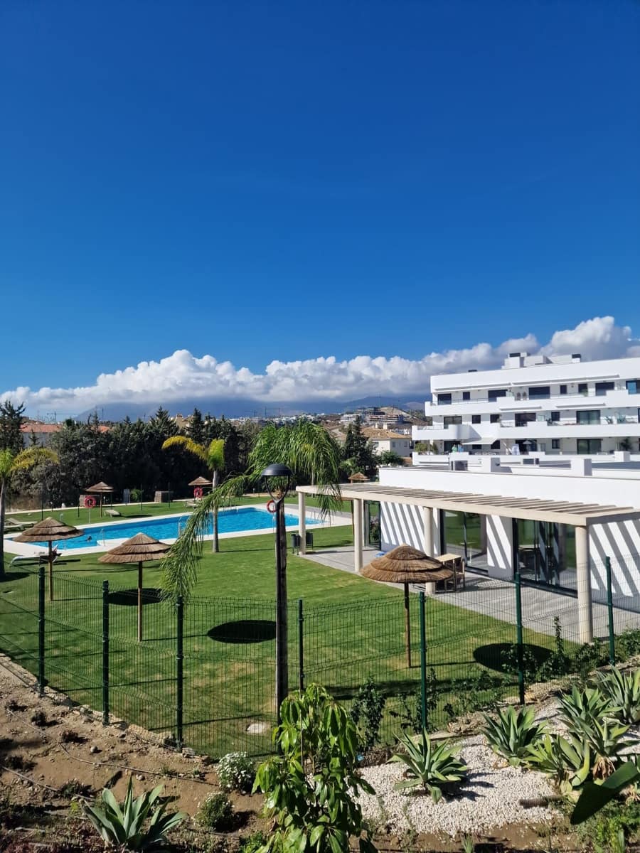 2 bedroom Apartment for sale in Estepona with pool - € 425,000 (Ref: 9672291)