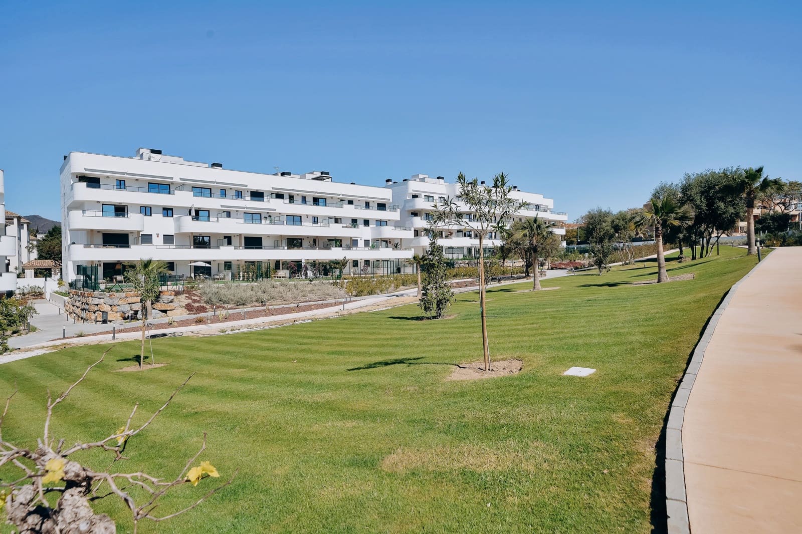 2 bedroom Apartment for sale in New Golden Mile with pool - € 399,000 (Ref: 9672291)