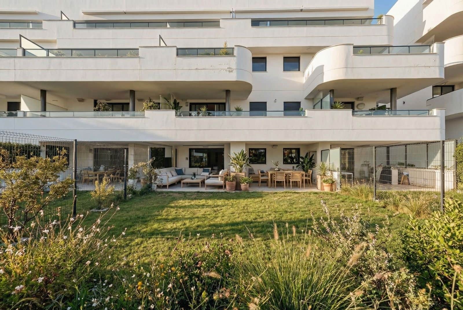 2 slaapkamer Appartement te koop in Estepona met zwembad - € 399.000 (Ref: 9672291)