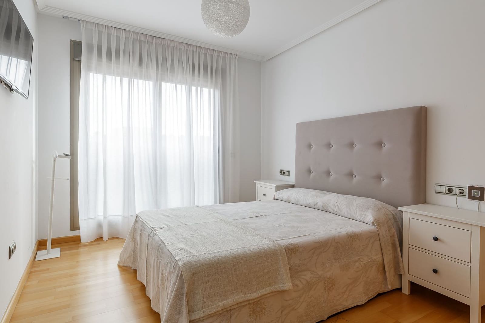 2 slaapkamer Appartement te huur in Malaga stad met zwembad - € 1.850 (Ref: 9676447)