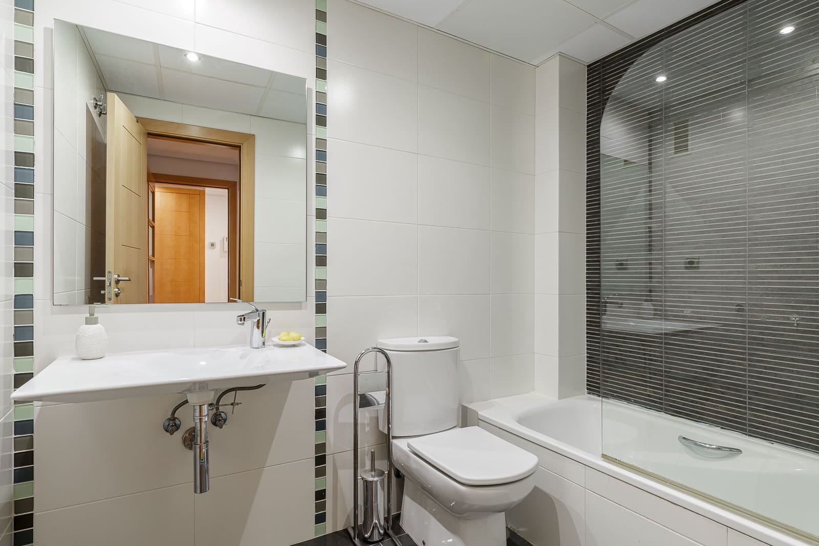 2 slaapkamer Appartement te huur in Malaga stad met zwembad - € 1.850 (Ref: 9676447)