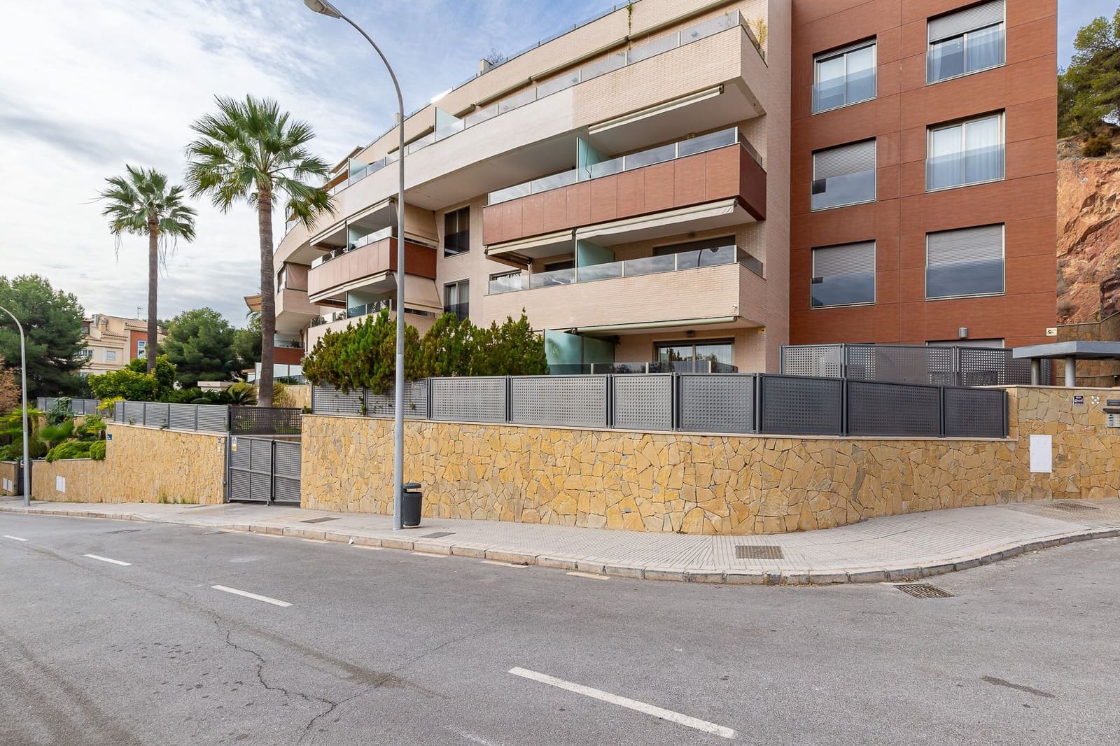 2 slaapkamer Appartement te huur in Malaga stad met zwembad - € 1.850 (Ref: 9676447)