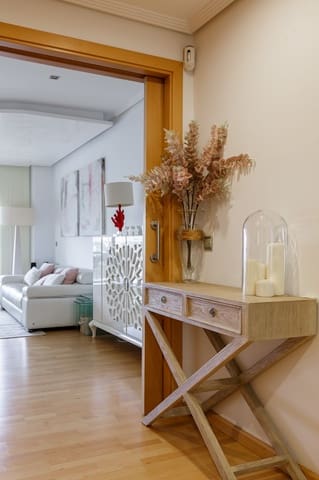 Apartamento de 2 habitaciones en Parque Clavero, Málaga ciudad en alquiler con piscina - 1.850 € (Ref: 9676447)