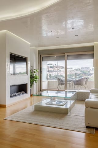 Apartamento de 2 habitaciones en Parque Clavero, Málaga ciudad en alquiler con piscina - 1.850 € (Ref: 9676447)