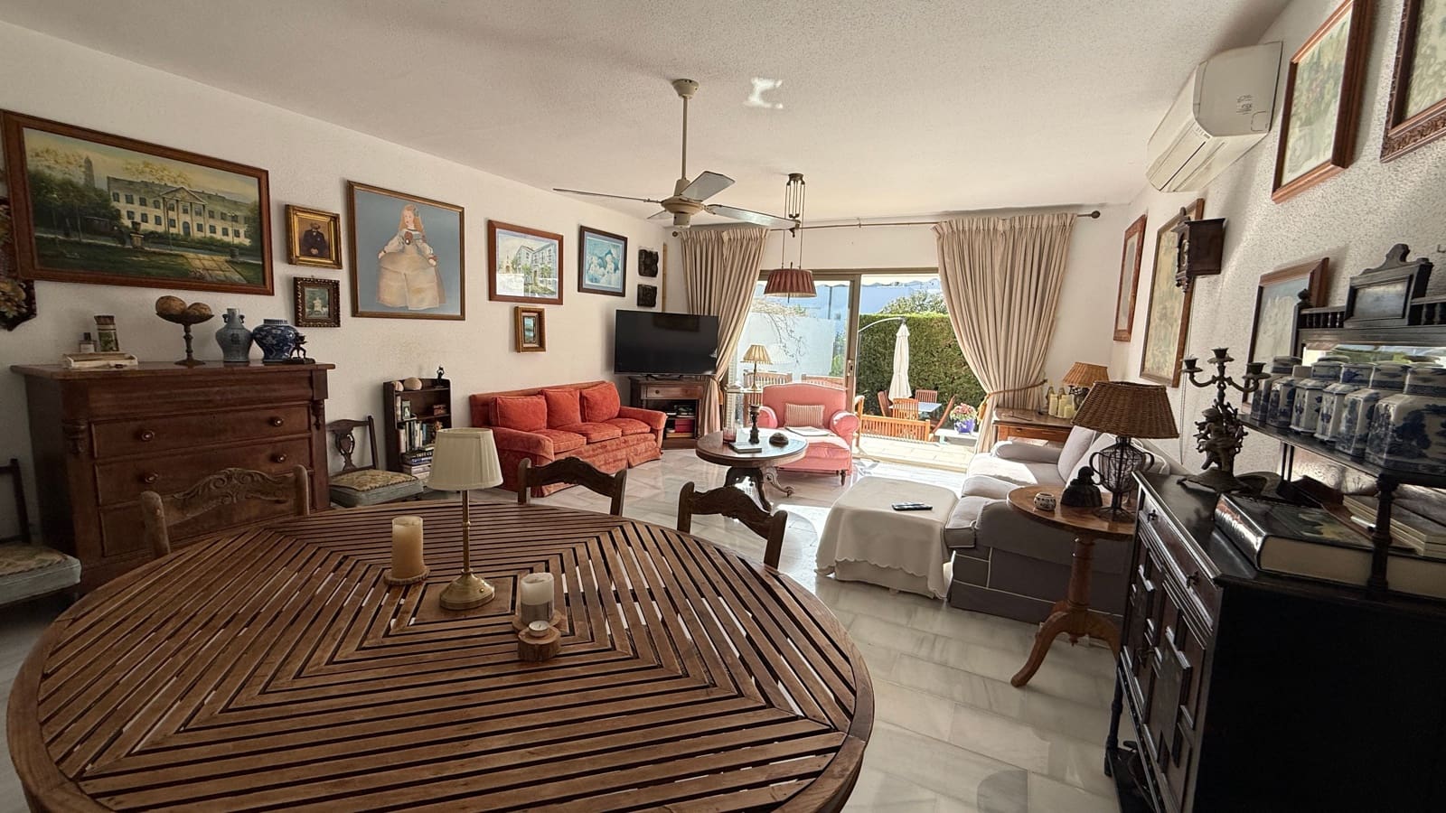 3 soveværelse Byhus til salg i Marbella med swimmingpool - € 945.000 (Ref: 9676448)