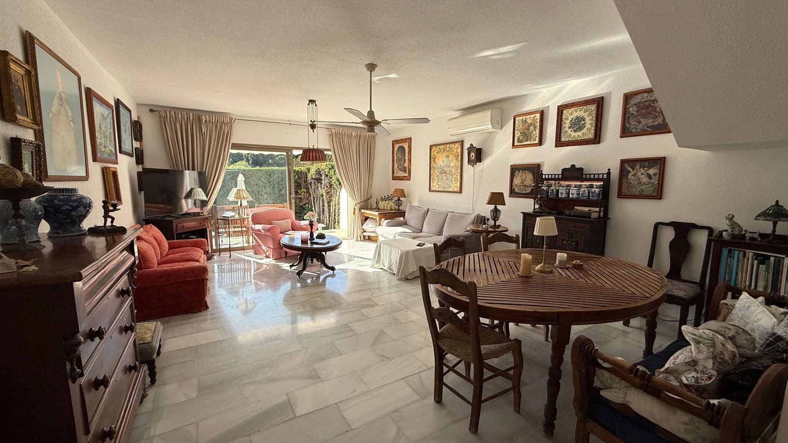 3 soveværelse Byhus til salg i Marbella med swimmingpool - € 945.000 (Ref: 9676448)