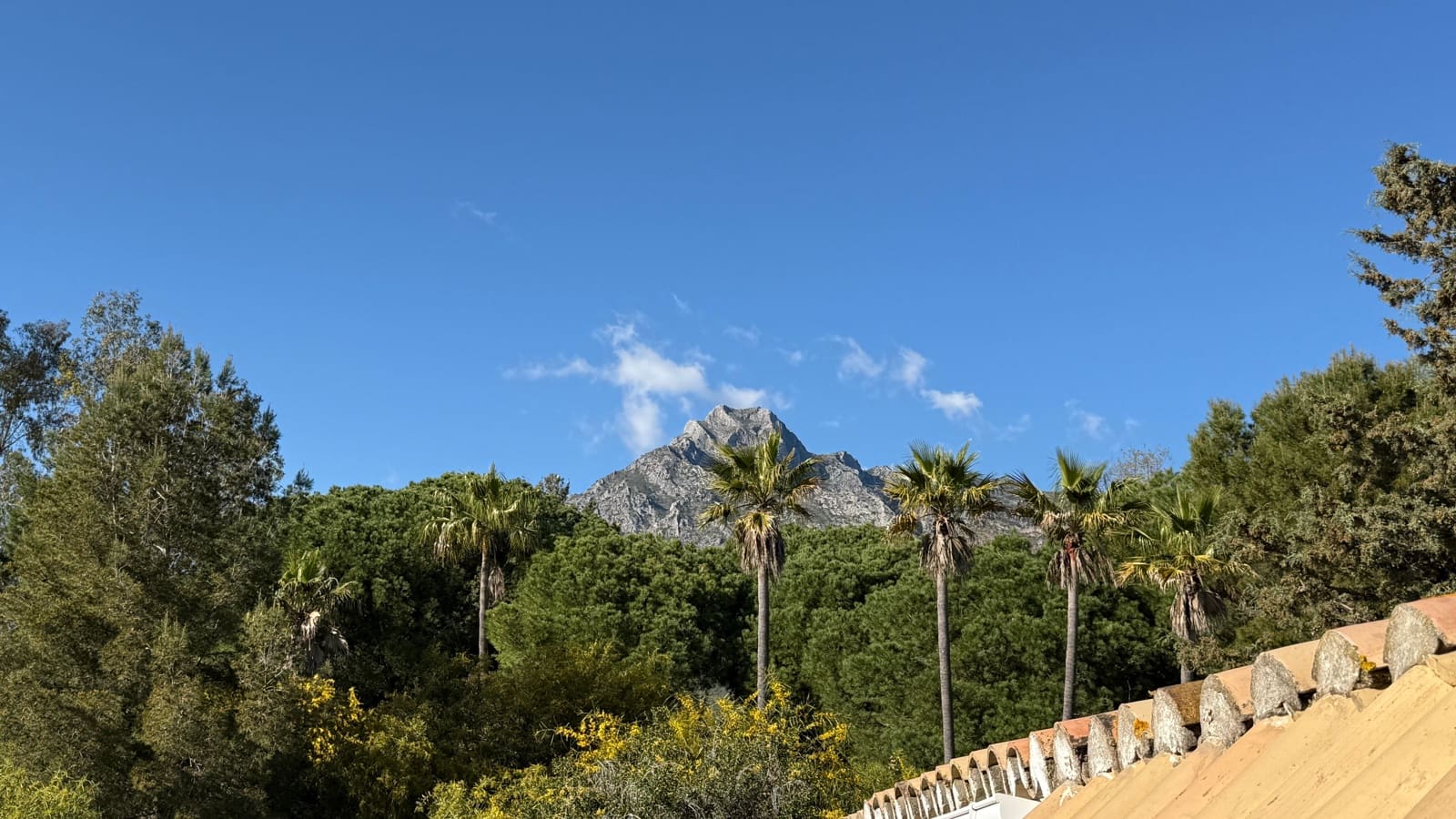 3 soveværelse Byhus til salg i Marbella med swimmingpool - € 945.000 (Ref: 9676448)