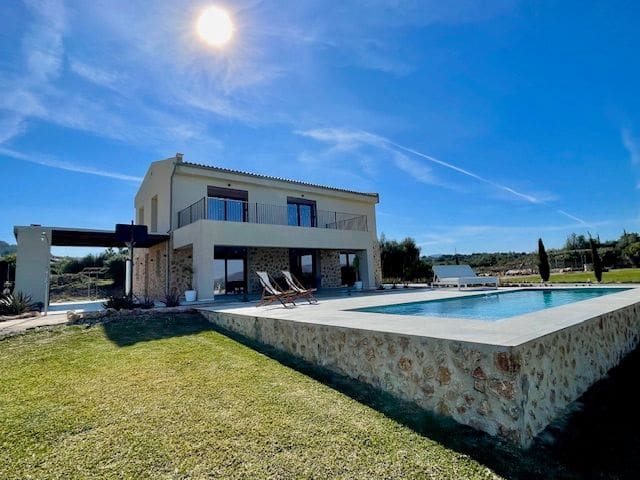 Villa til leje i Alcúdia med swimmingpool - € 10.000 (Ref: 9679283)
