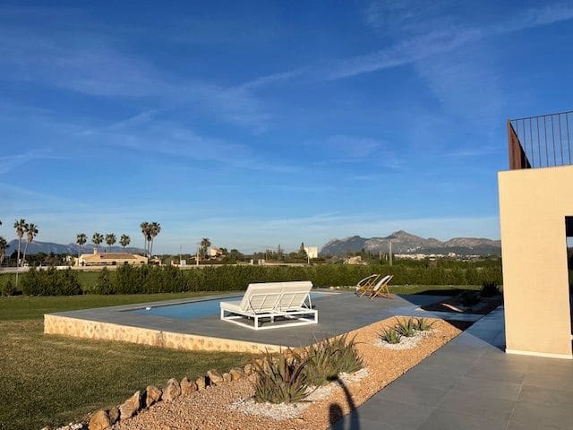 Villa til leje i Alcudia med swimmingpool - € 10.000 (Ref: 9679283)