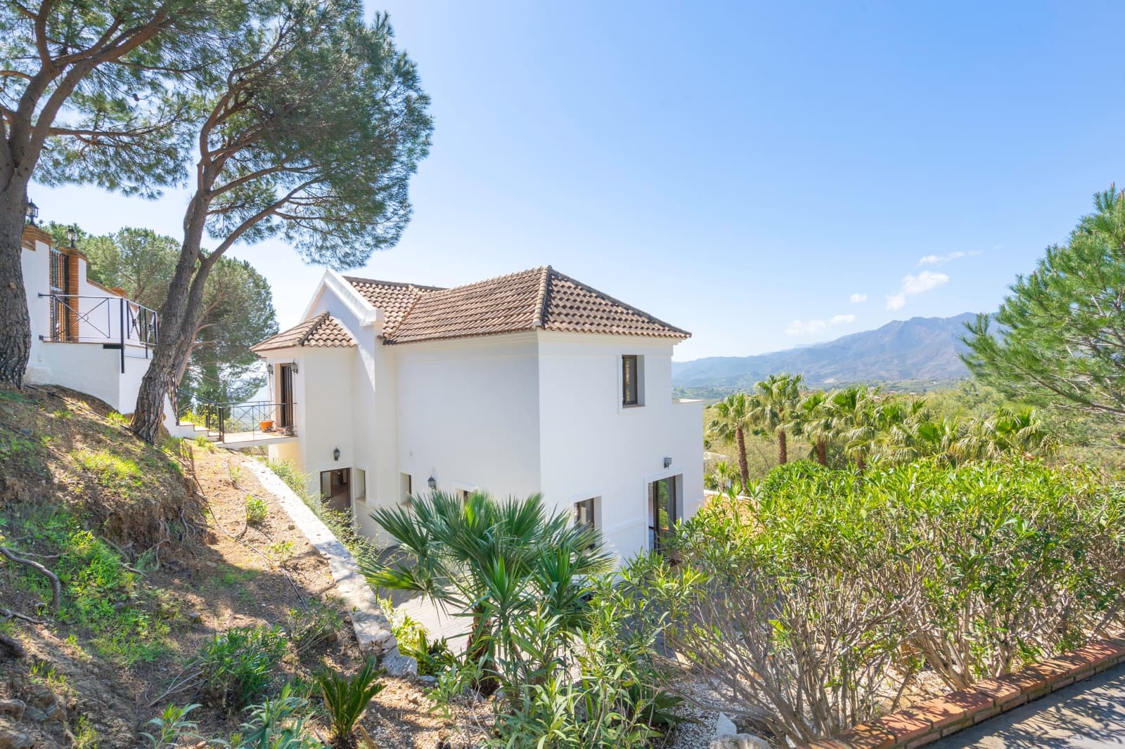 4 soveværelse Villa til salg i Mijas med swimmingpool - € 1.450.000 (Ref: 9681396)