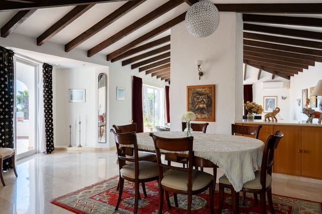 Chalet de 5 habitaciones en Calahonda, Mijas en venta con piscina - 2.200.000 € (Ref: 9685790)