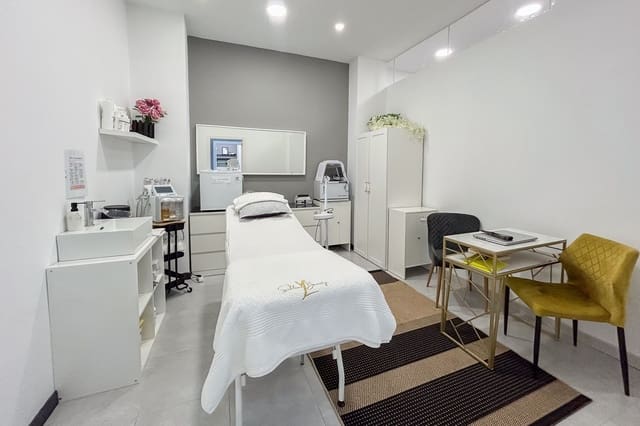 Local Commercial à vendre à Zona Puerto Deportivo, Fuengirola - 55 000 € (Ref: 9687502)