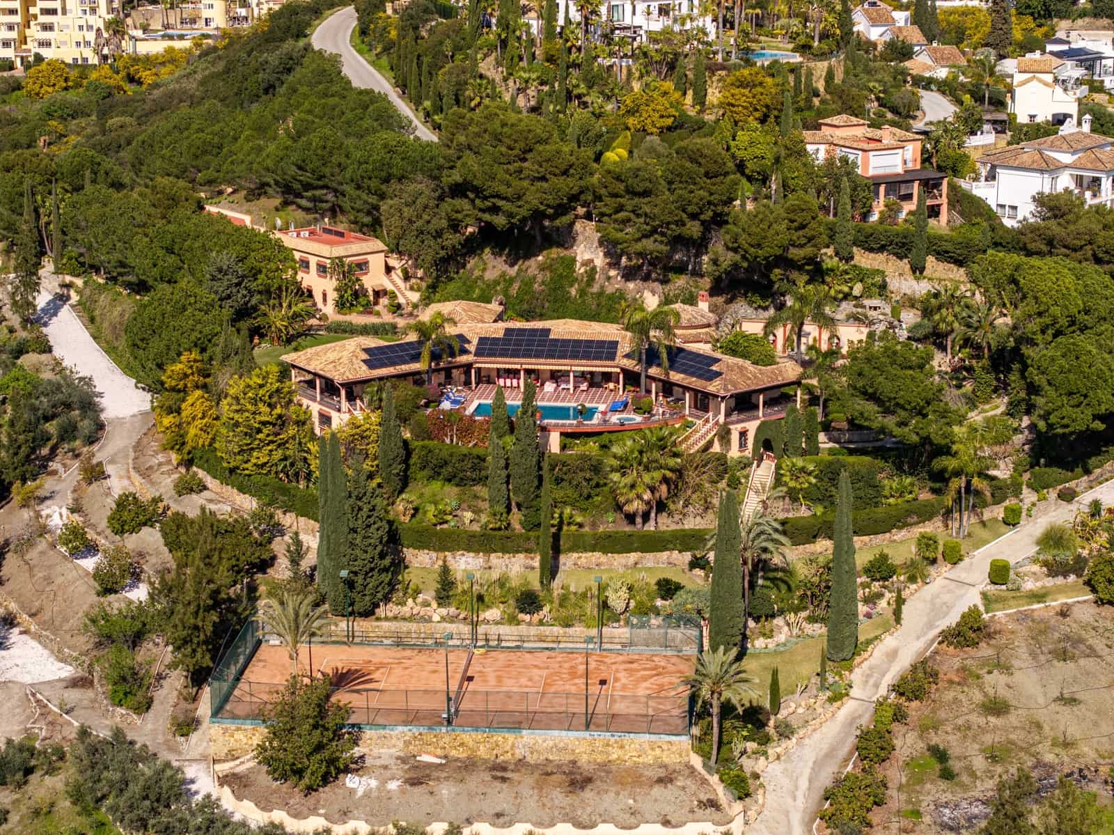 9 bedroom Townhouse for sale in Benahavis with pool garage - € 11,900,000 (Ref: 9696883)
