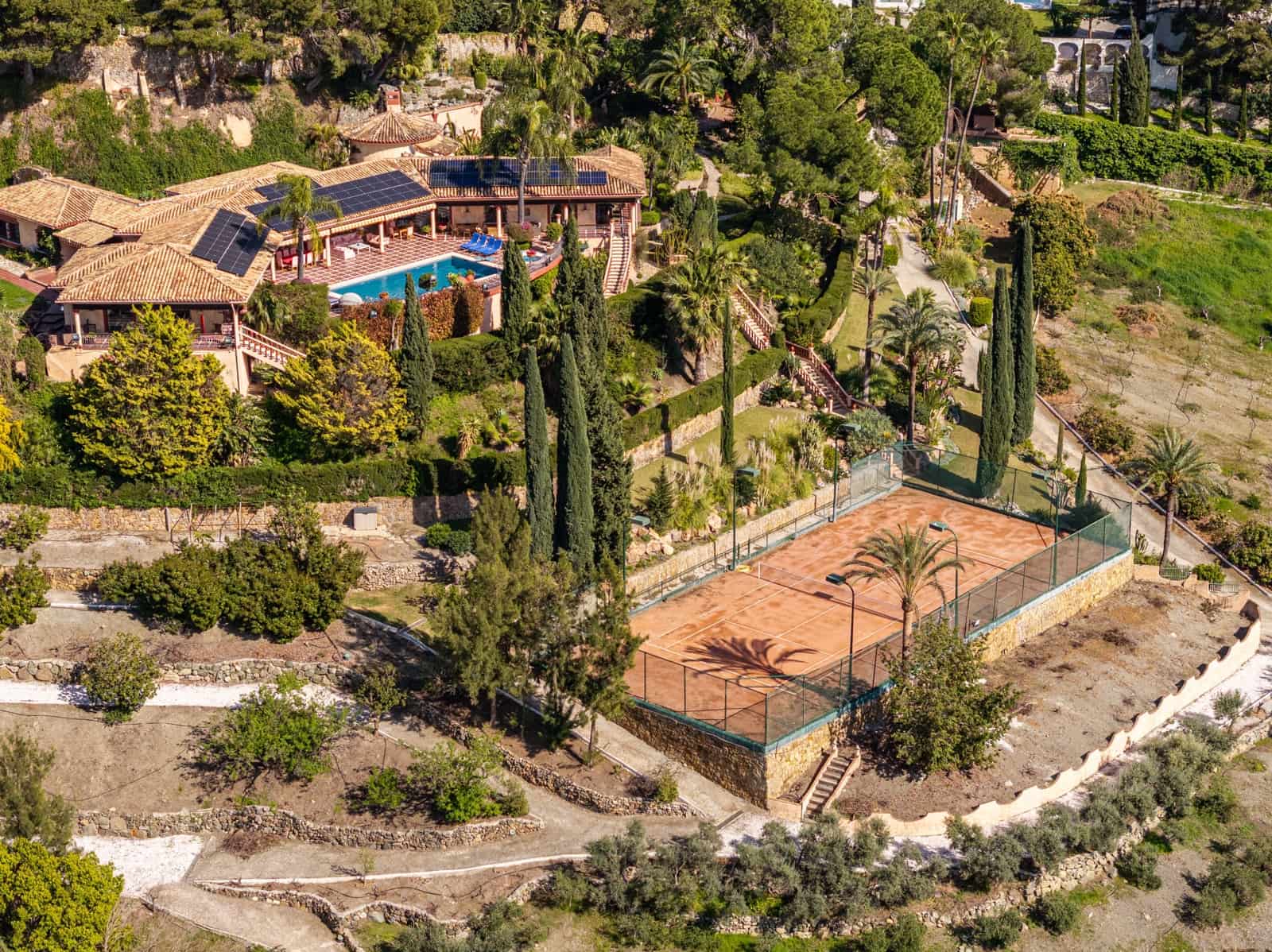 9 bedroom Townhouse for sale in Benahavis with pool garage - € 11,900,000 (Ref: 9696883)