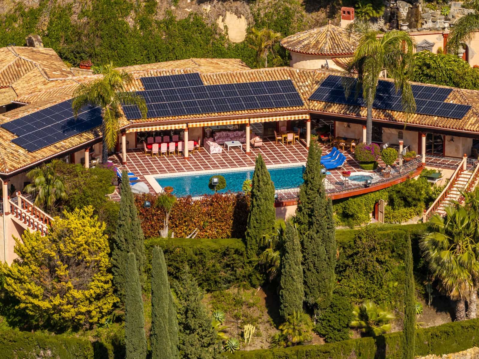 9 bedroom Townhouse for sale in Benahavis with pool garage - € 11,900,000 (Ref: 9696883)