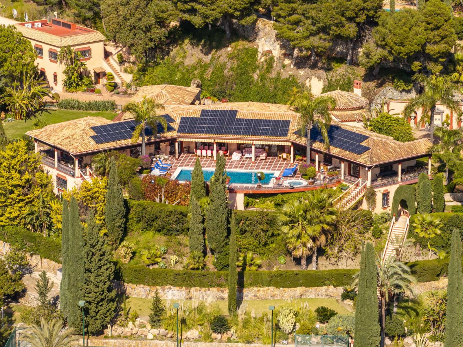9 bedroom Townhouse for sale in Benahavis with pool garage - € 11,900,000 (Ref: 9696883)