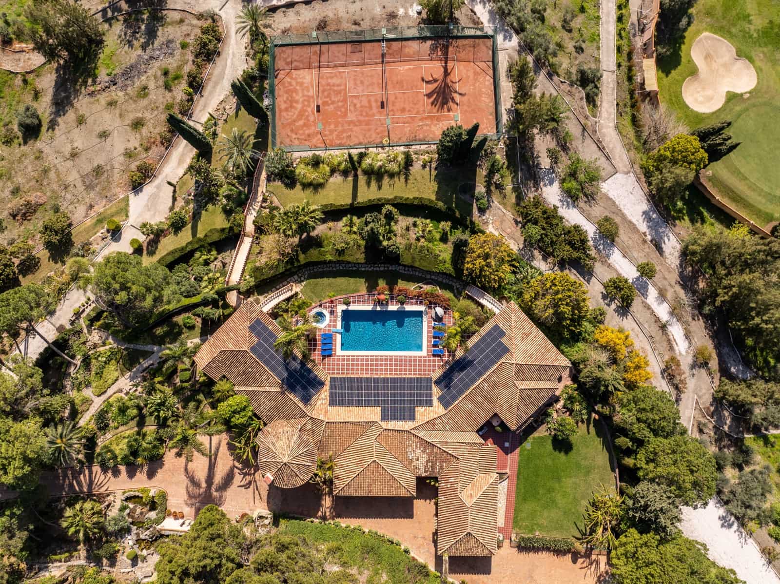 9 bedroom Townhouse for sale in Benahavis with pool garage - € 11,900,000 (Ref: 9696883)