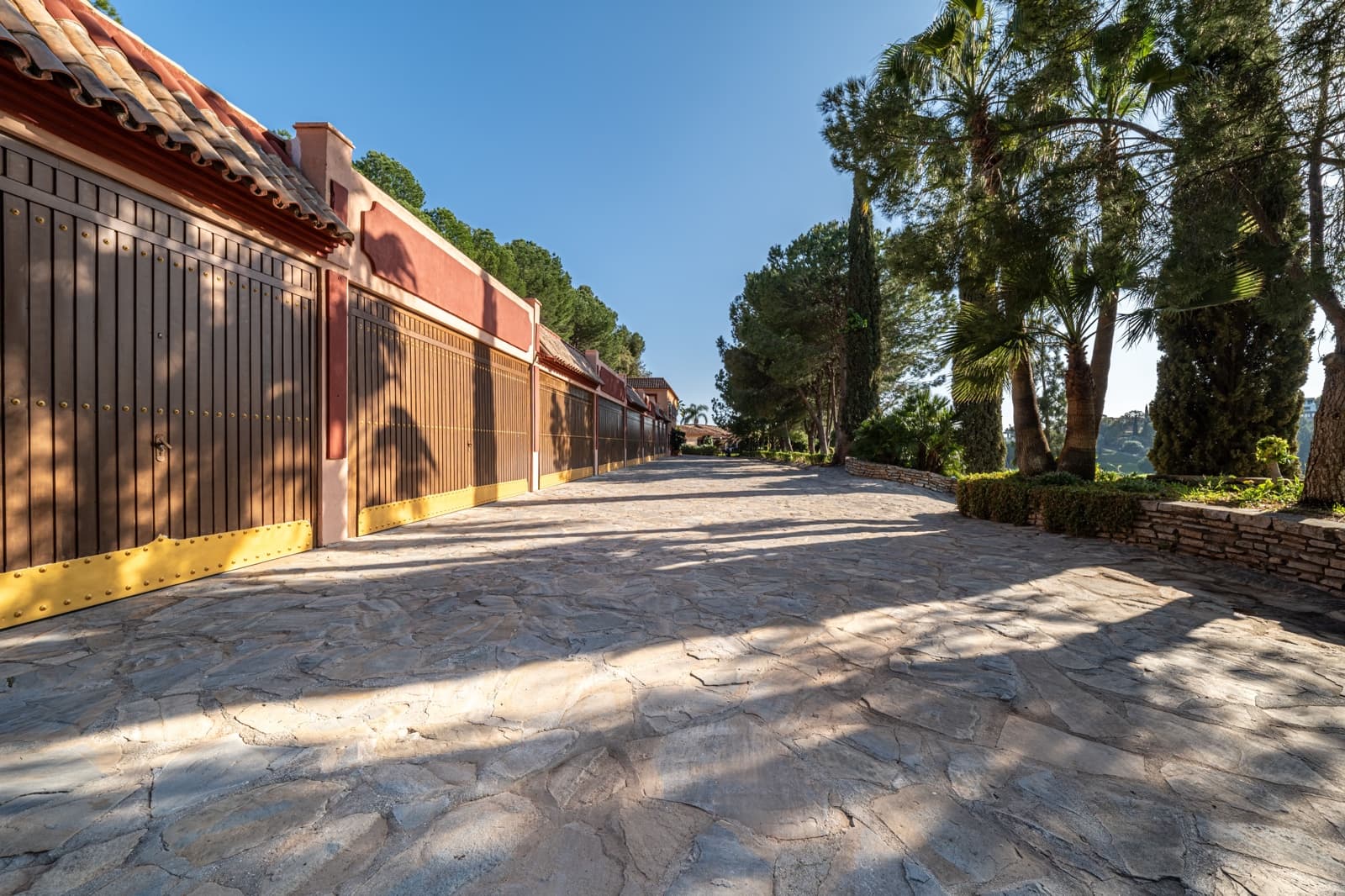 9 bedroom Townhouse for sale in Benahavis with pool garage - € 11,900,000 (Ref: 9696883)