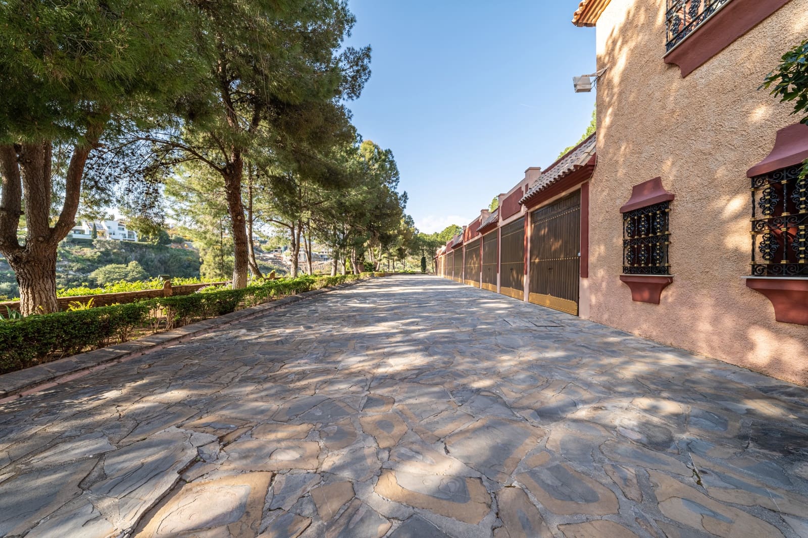 9 bedroom Townhouse for sale in Benahavis with pool garage - € 11,900,000 (Ref: 9696883)