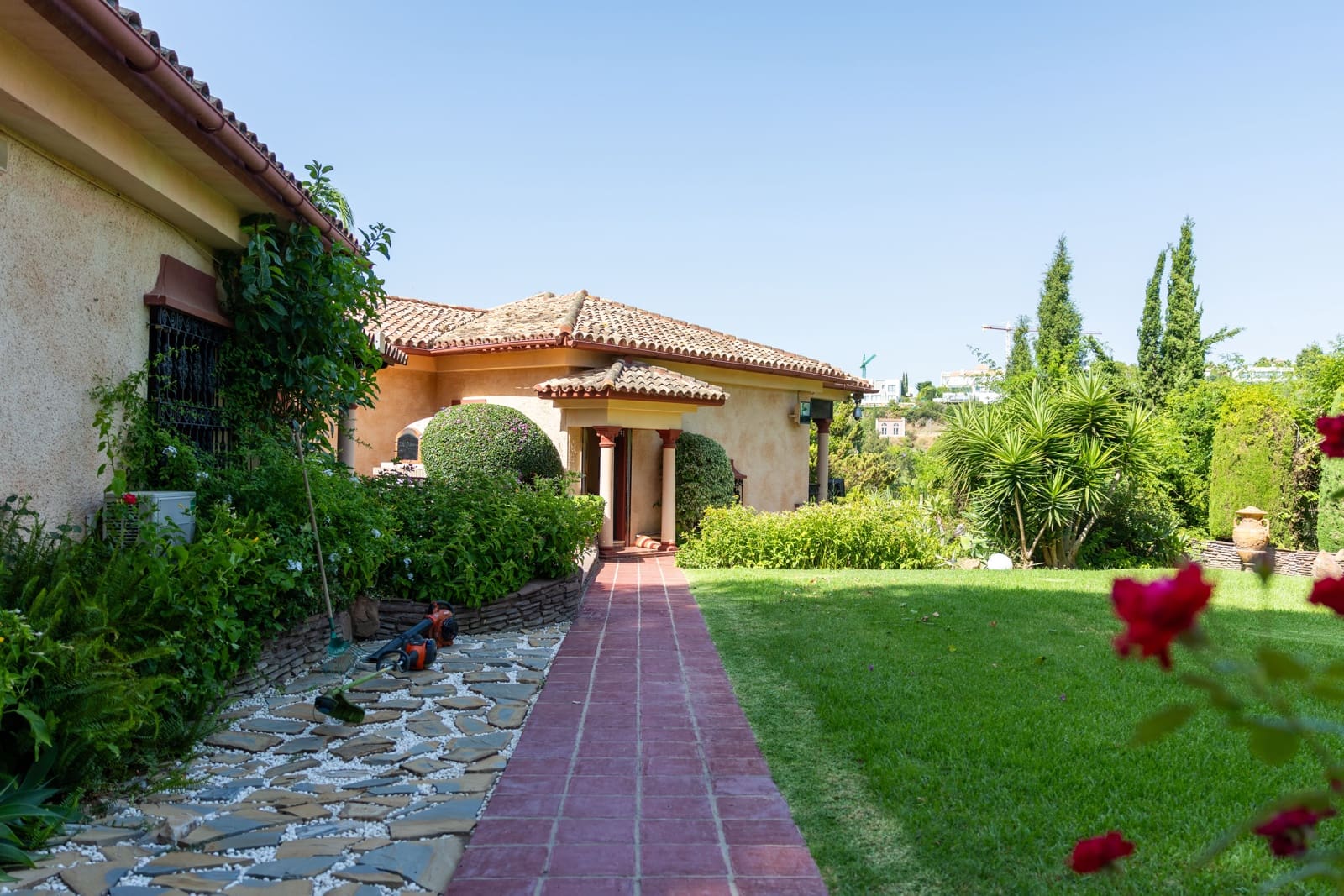 9 bedroom Townhouse for sale in Benahavis with pool garage - € 11,900,000 (Ref: 9696883)