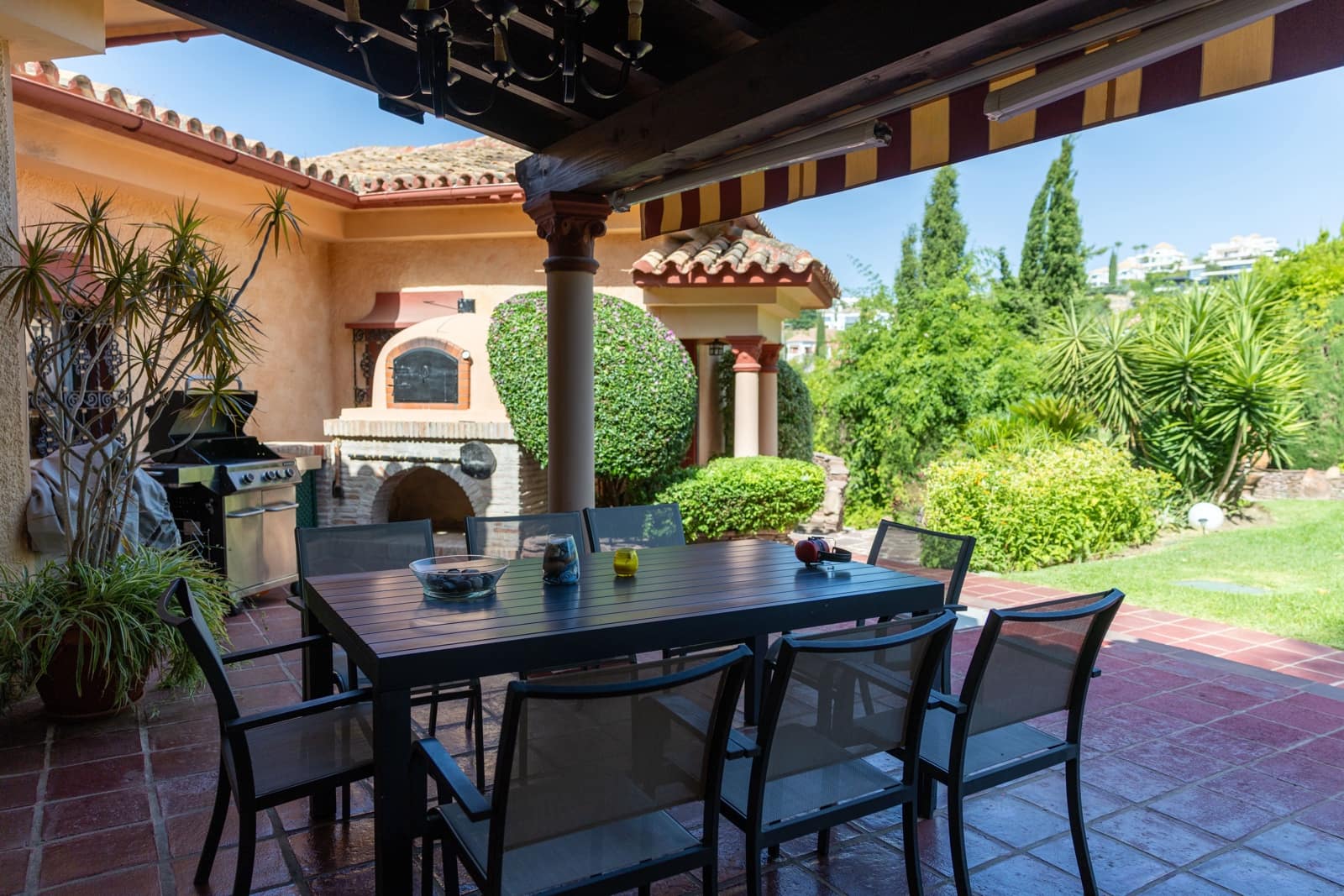 9 bedroom Townhouse for sale in Benahavis with pool garage - € 11,900,000 (Ref: 9696883)