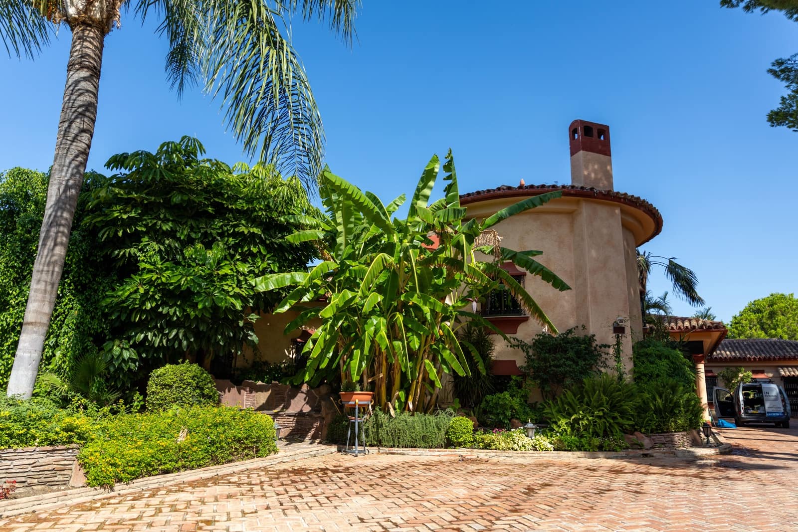 9 bedroom Townhouse for sale in Benahavis with pool garage - € 11,900,000 (Ref: 9696883)