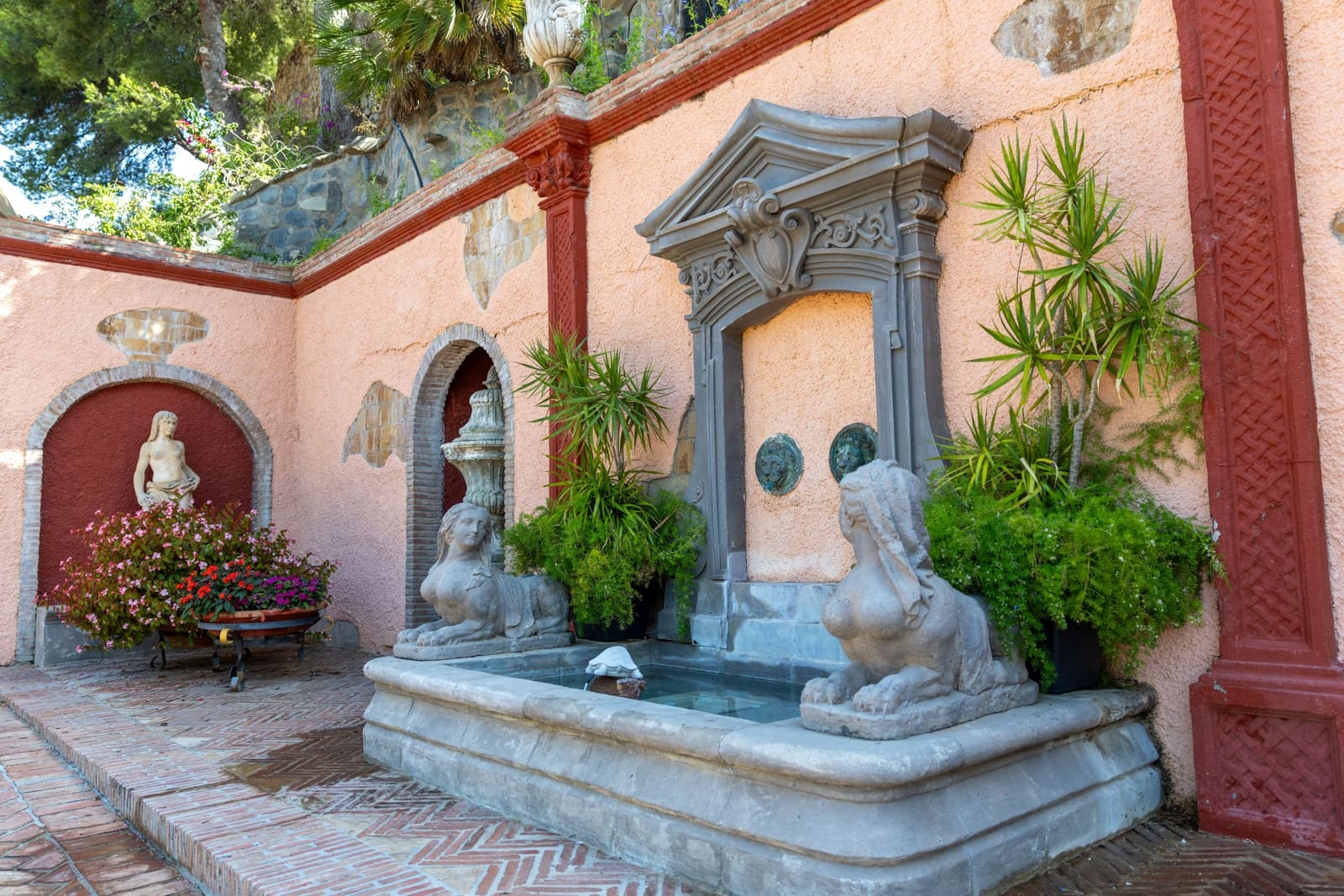 9 bedroom Townhouse for sale in Benahavis with pool garage - € 11,900,000 (Ref: 9696883)