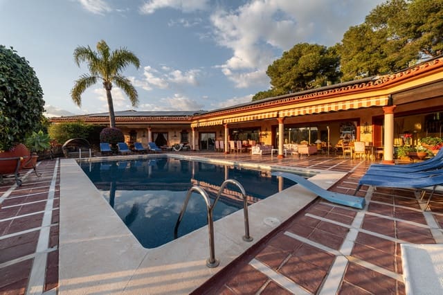 9 bedroom Townhouse for sale in El Paraíso, Benahavís with pool garage - € 11,900,000 (Ref: 9696883)
