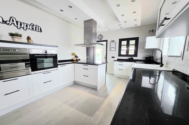 4 chambre Maison de Ville à vendre à Torreblanca, Fuengirola avec piscine - 1 295 000 € (Ref: 9699244)