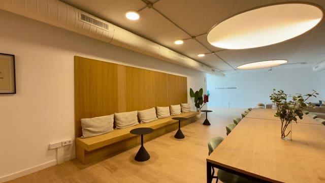 Appartement de 2 chambres à louer à Estepona - 2 600 € (Ref: 9709253)