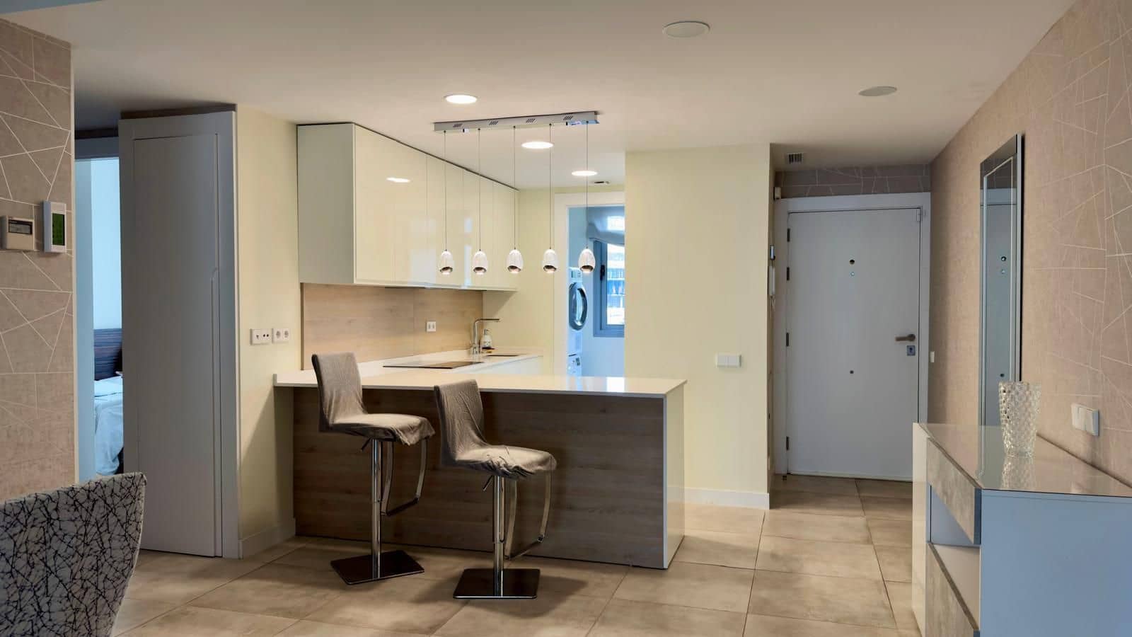 Appartement de 2 chambres à louer à Estepona - 2 600 € (Ref: 9709253)