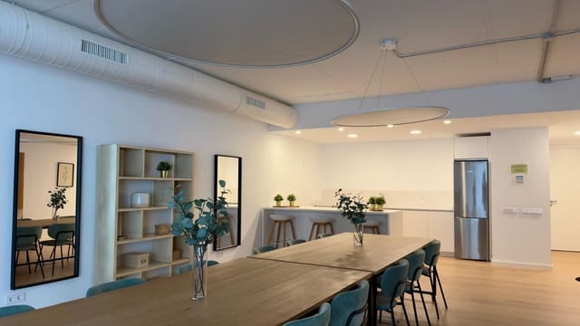 Appartement de 2 chambres à louer à Estepona - 2 600 € (Ref: 9709253)